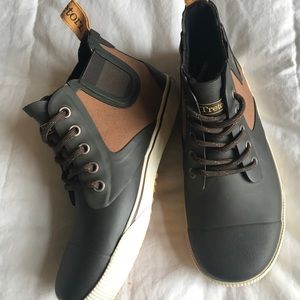 ADORABLE little rain/snow boots